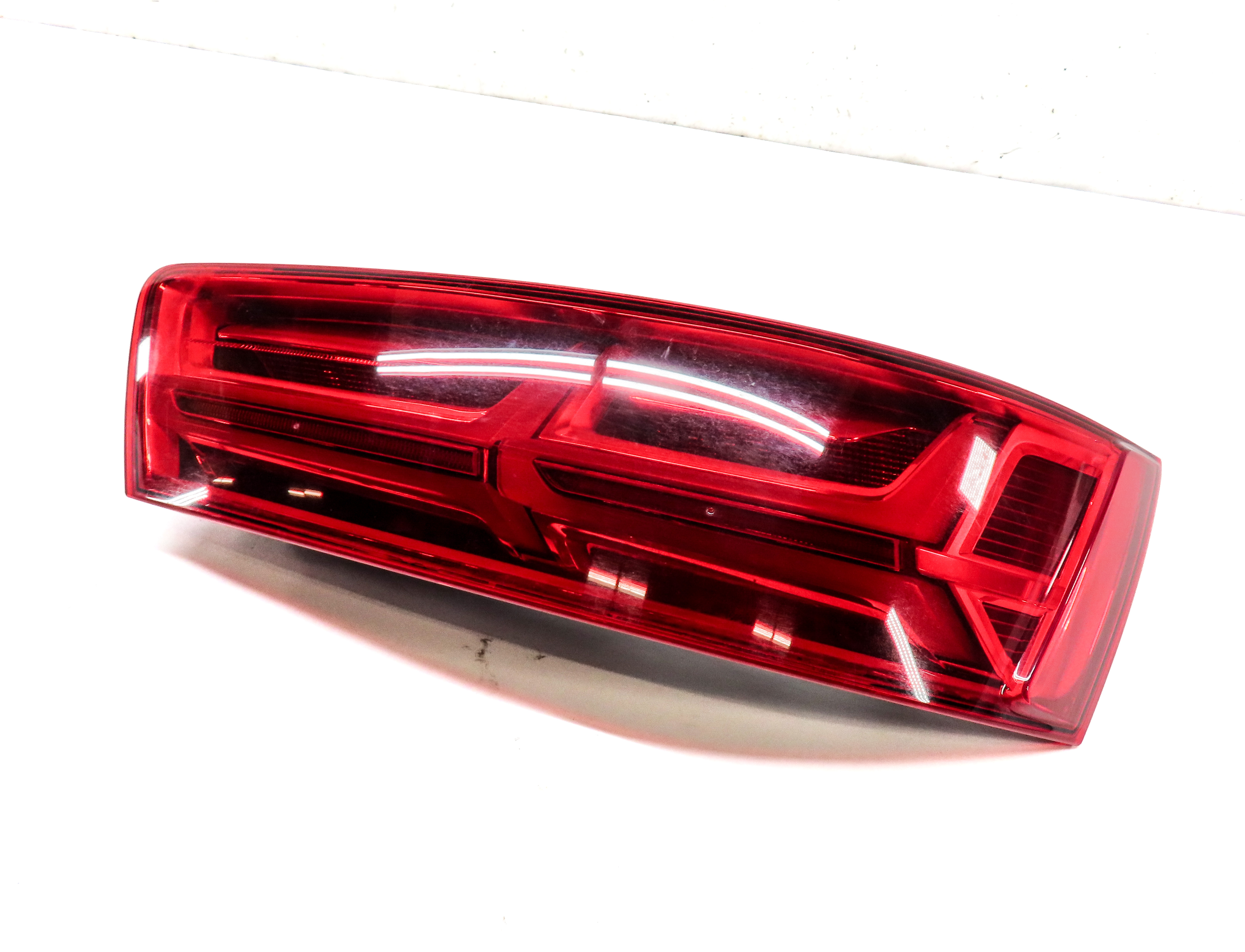2017-2019 AUDI Q7 (4M) REAR RIGHT LOWER DOOR TRIM MOULDING w/CHROME (BLACK) — exact item pictured